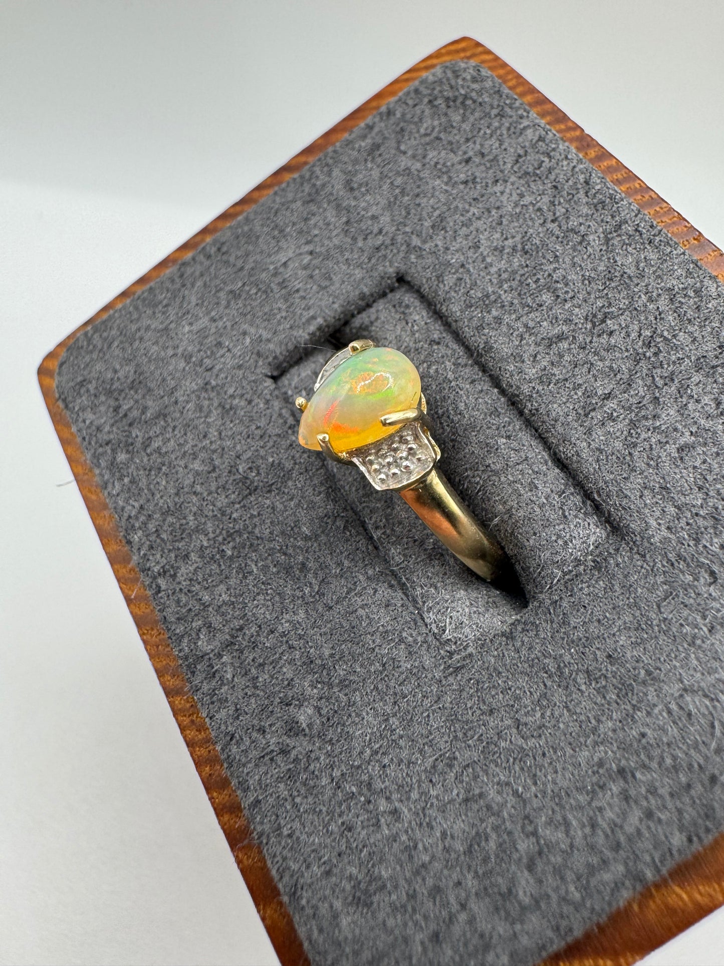 9ct gold opal ring