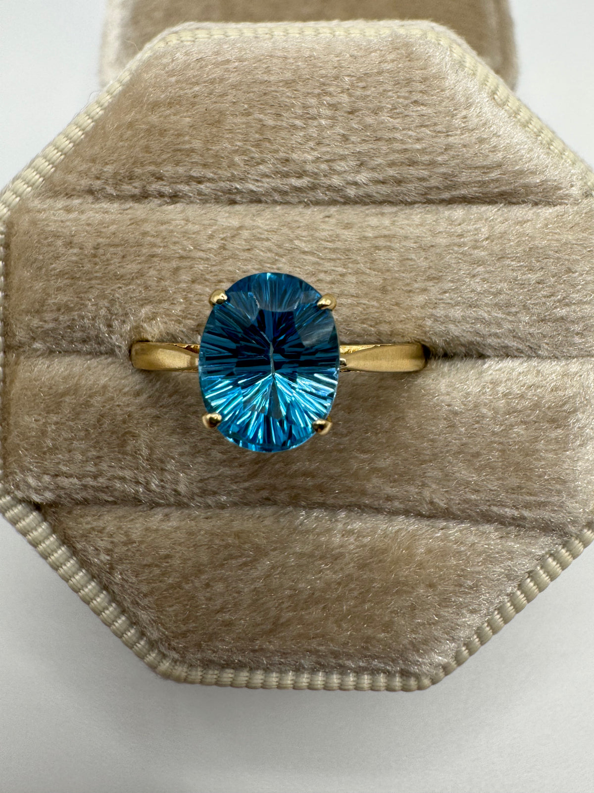 9ct gold topaz ring
