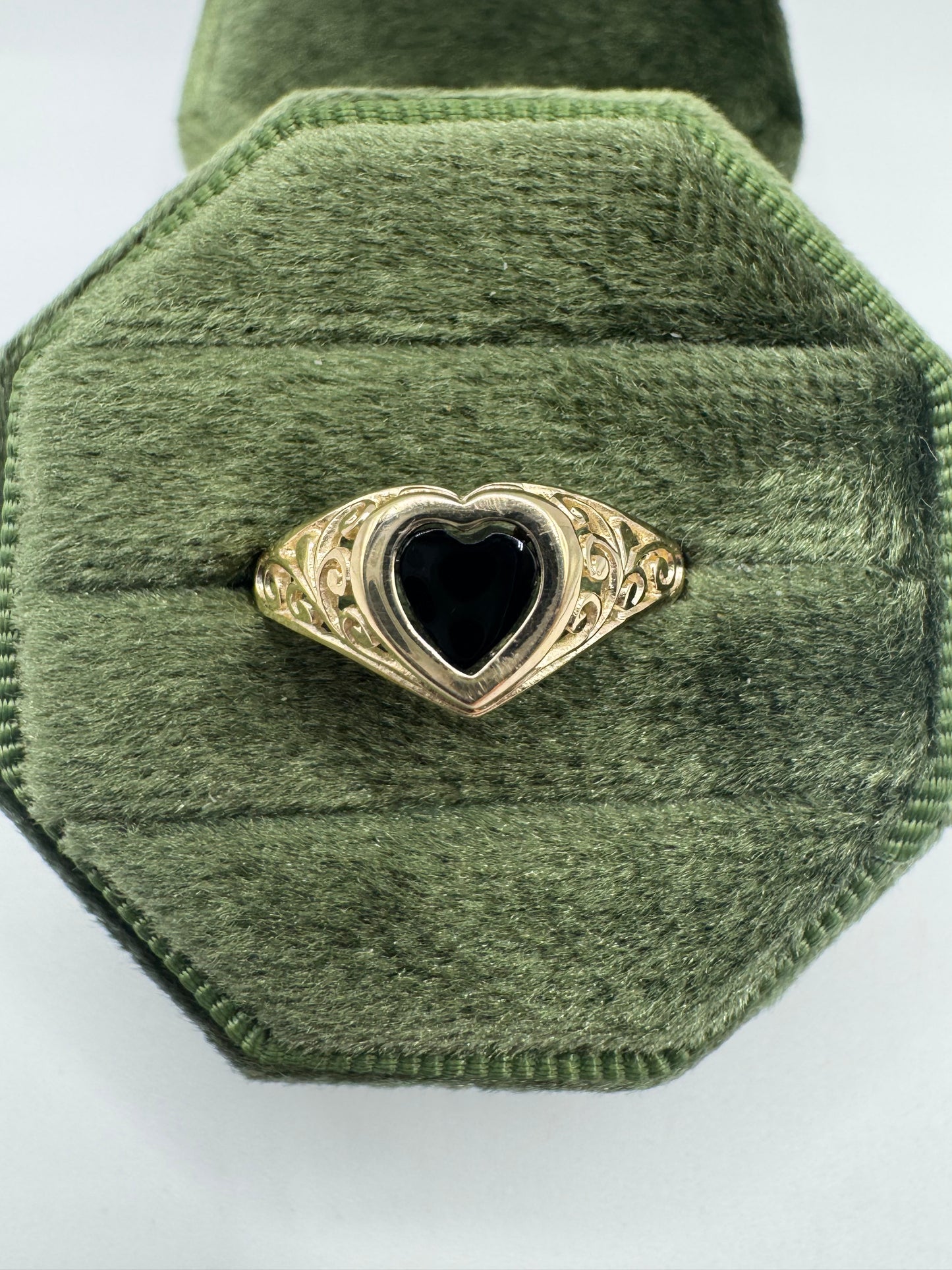 9ct gold onyx heart signet ring