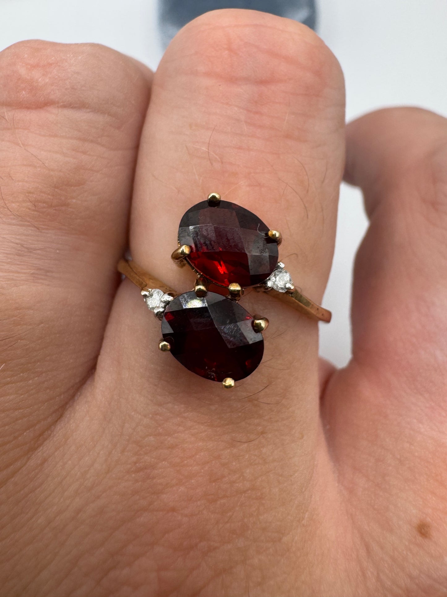 9ct gold garnet and diamond ring