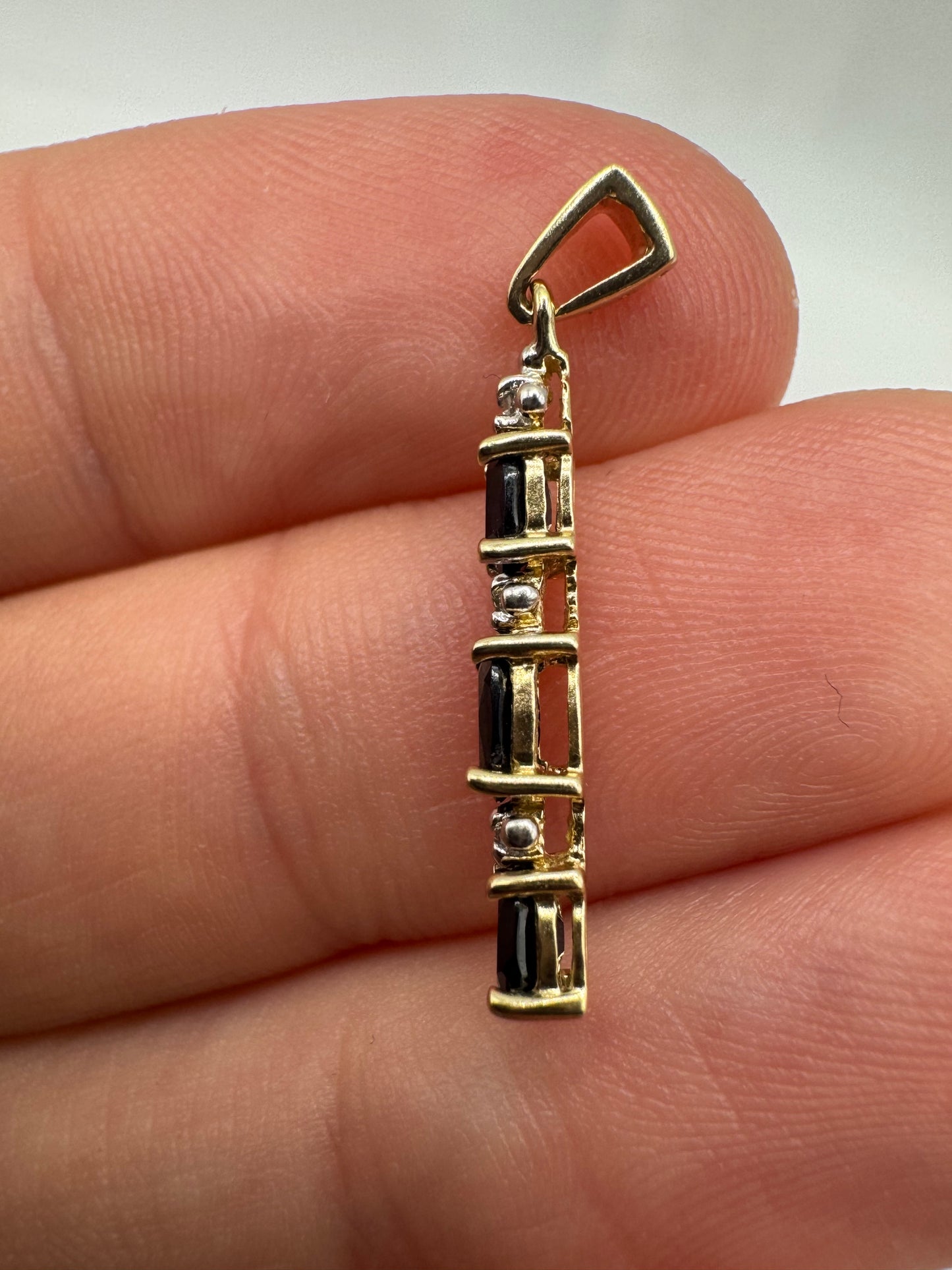 9ct gold sapphire and diamond pendant