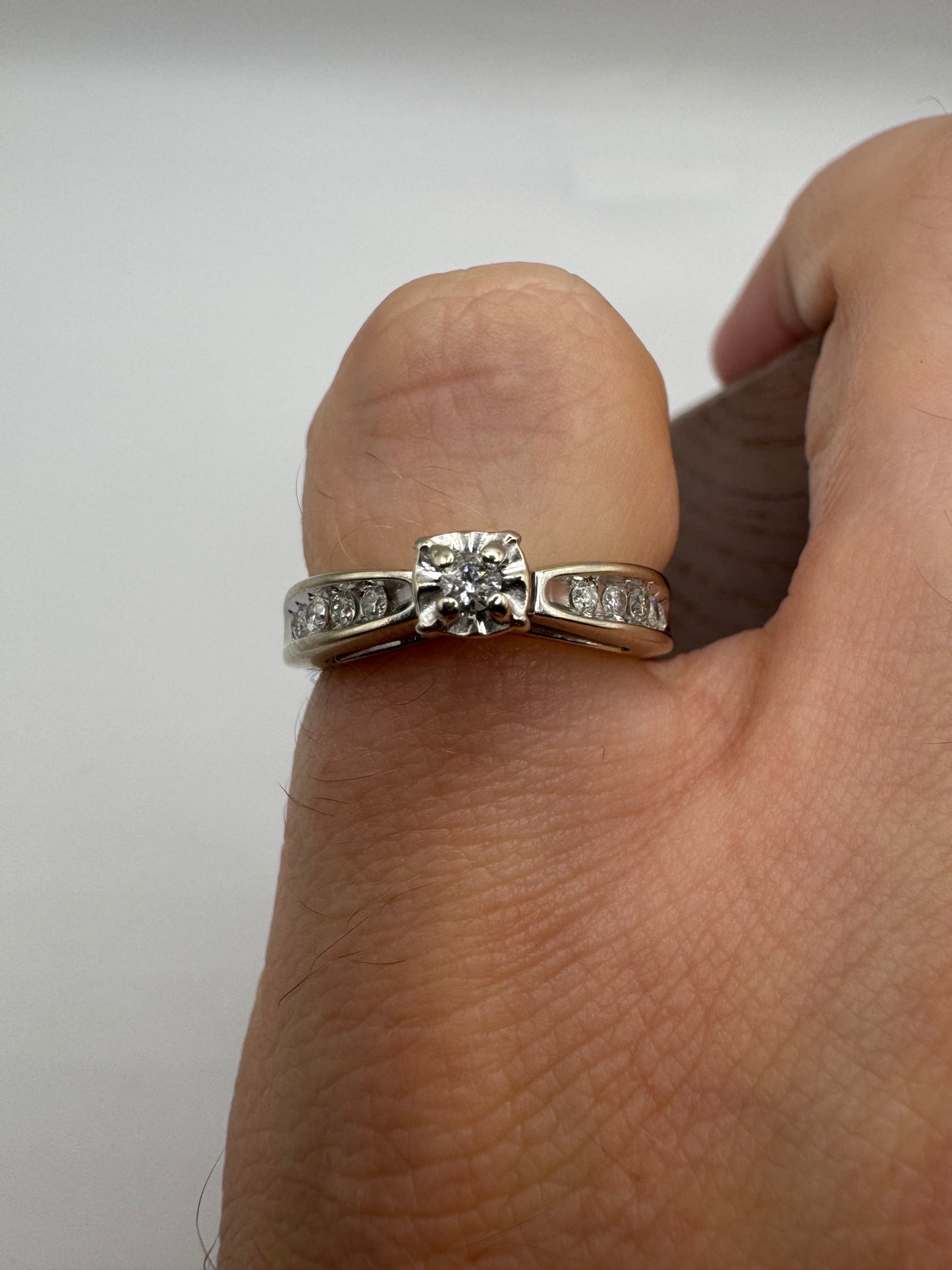 9ct gold 0.25ct diamond ring