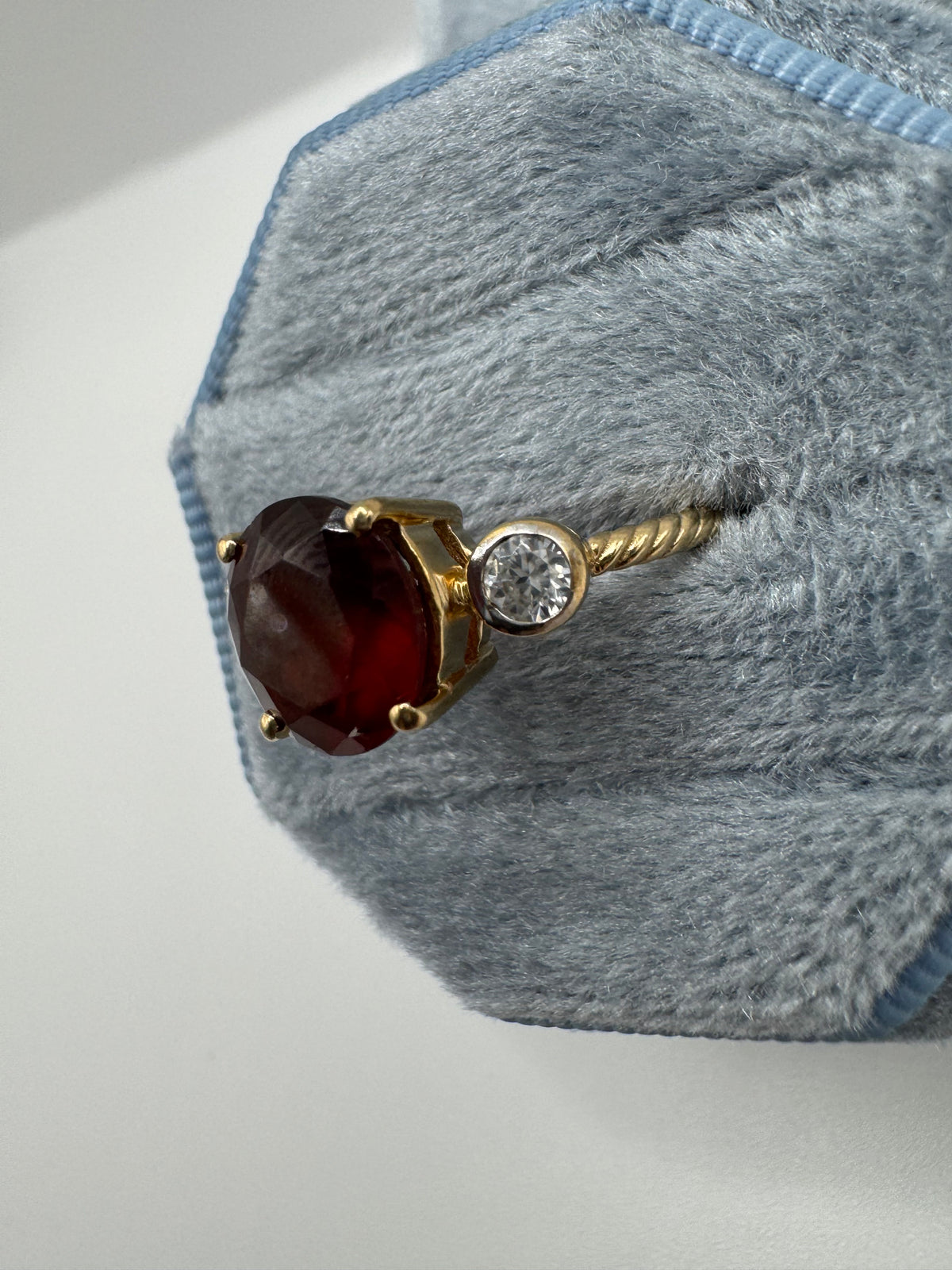 9ct gold garnet and zircon ring