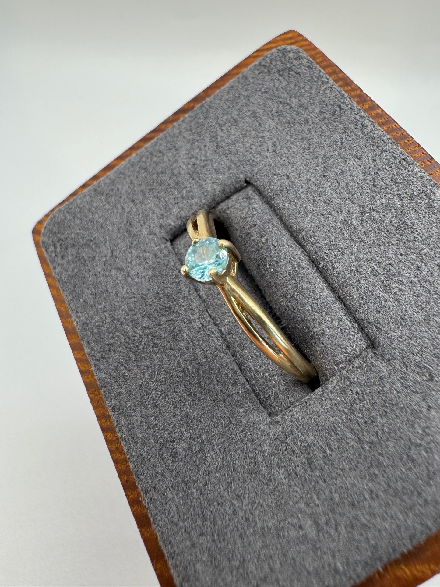 9ct gold blue zircon ring