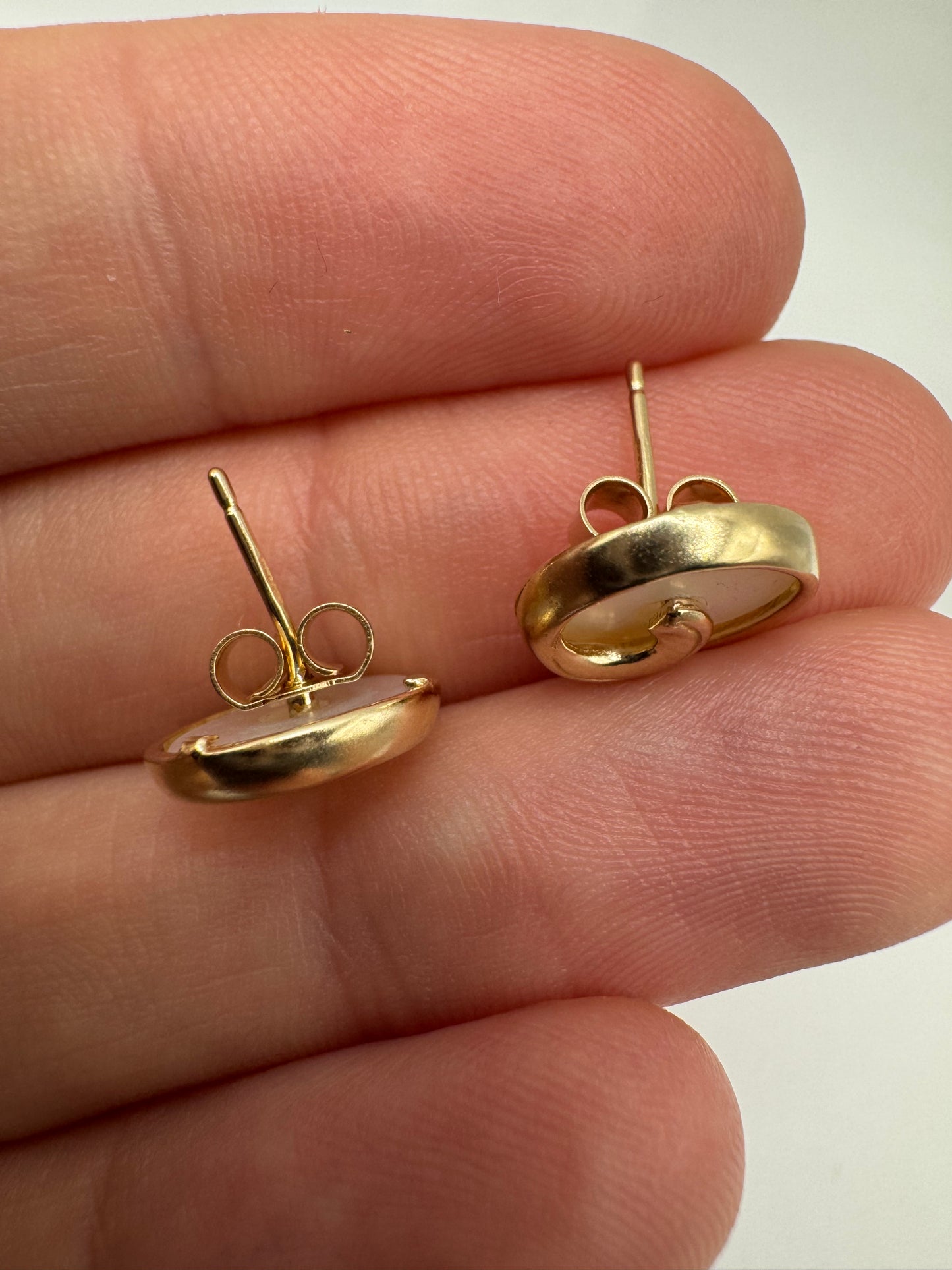 9ct gold mother of pearl swirl earrings