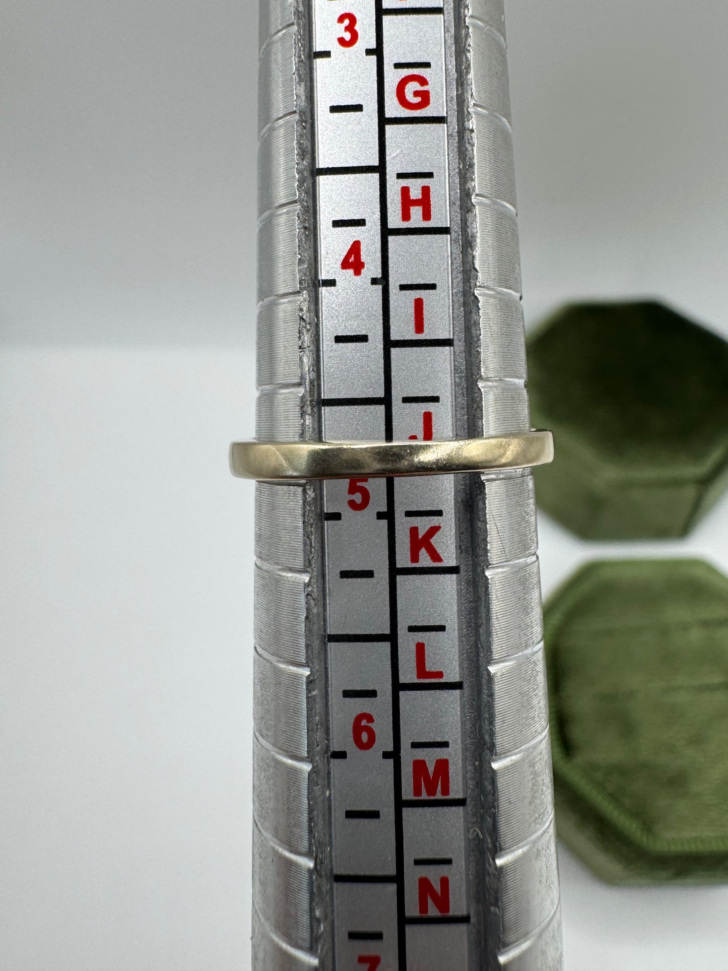 9ct gold 10 point diamond ring