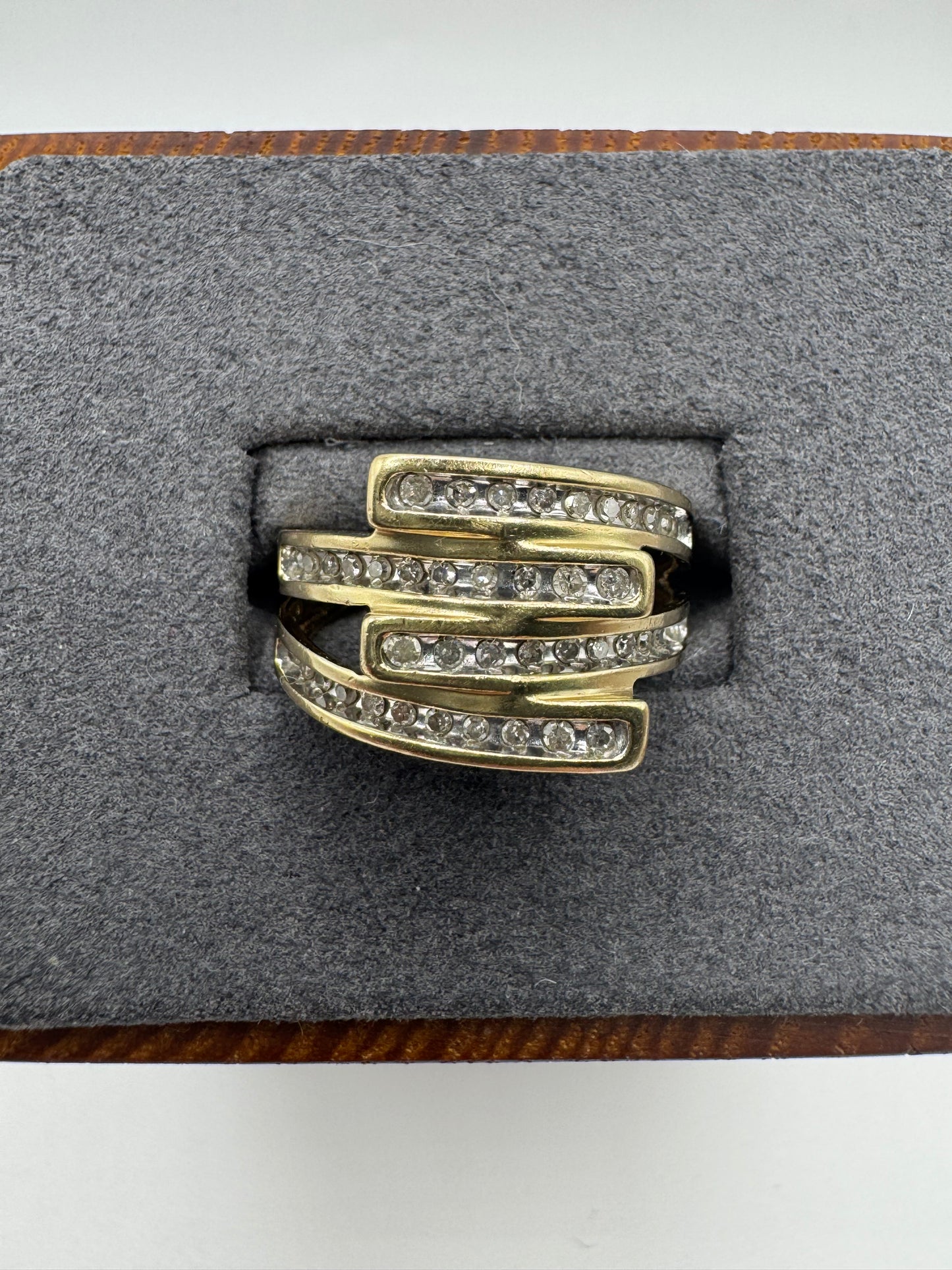 Heavy 9ct gold 0.33ct diamond ring