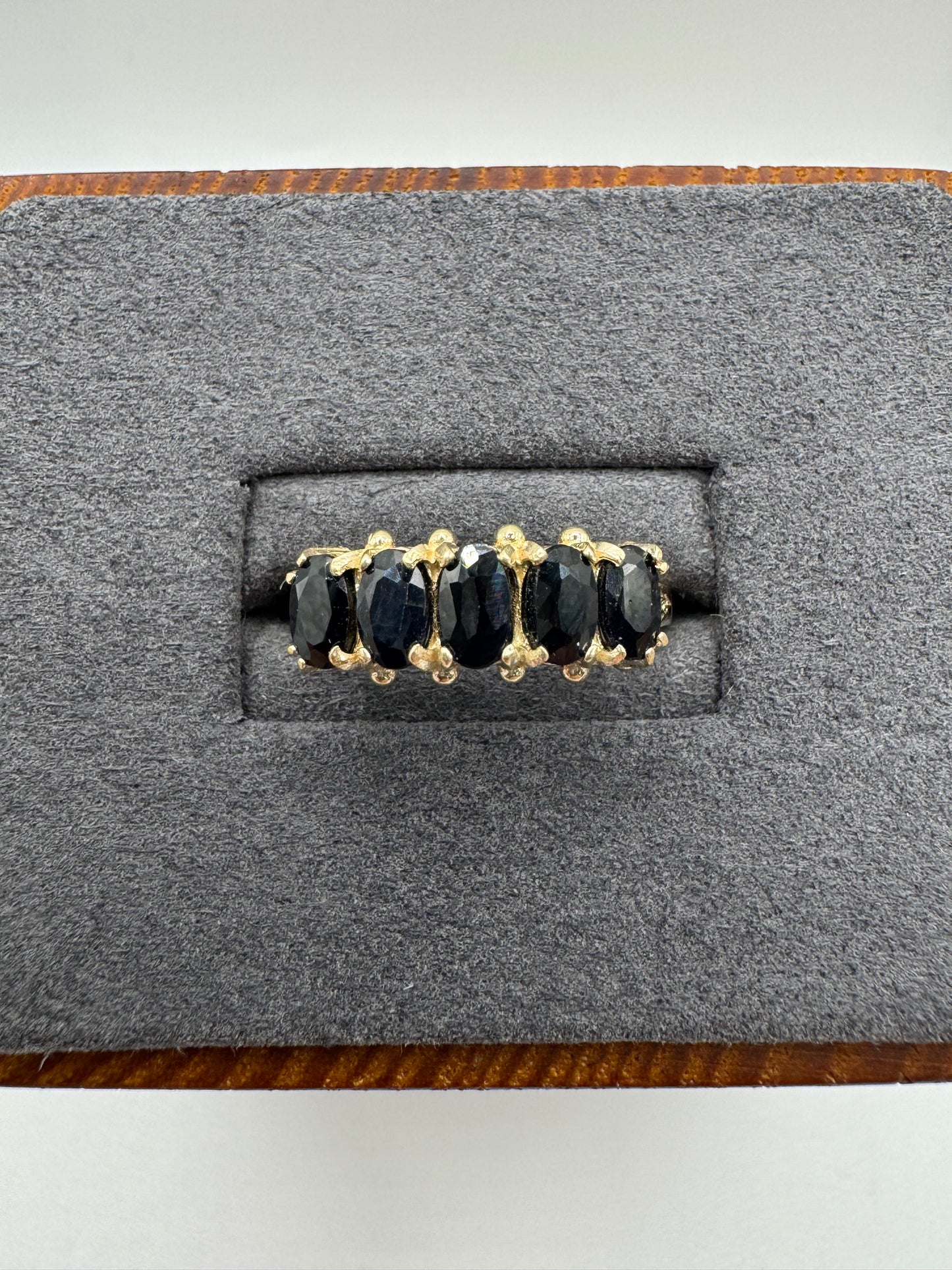 9ct gold sapphire ring