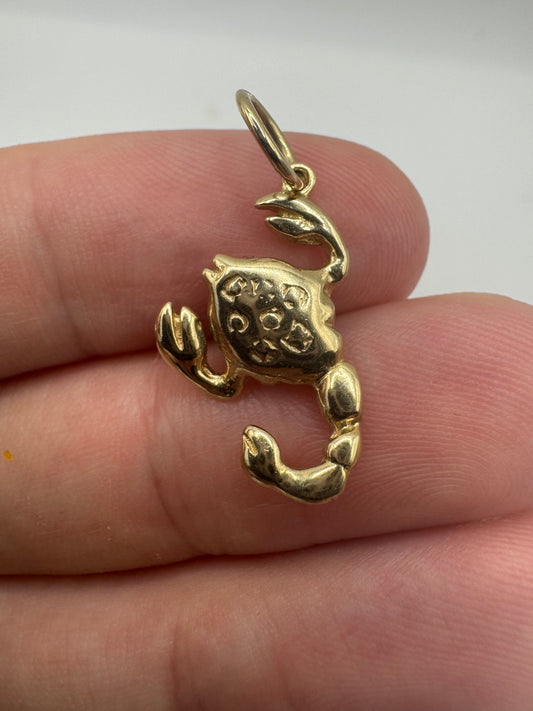 9ct gold Scorpio zodiac pendant