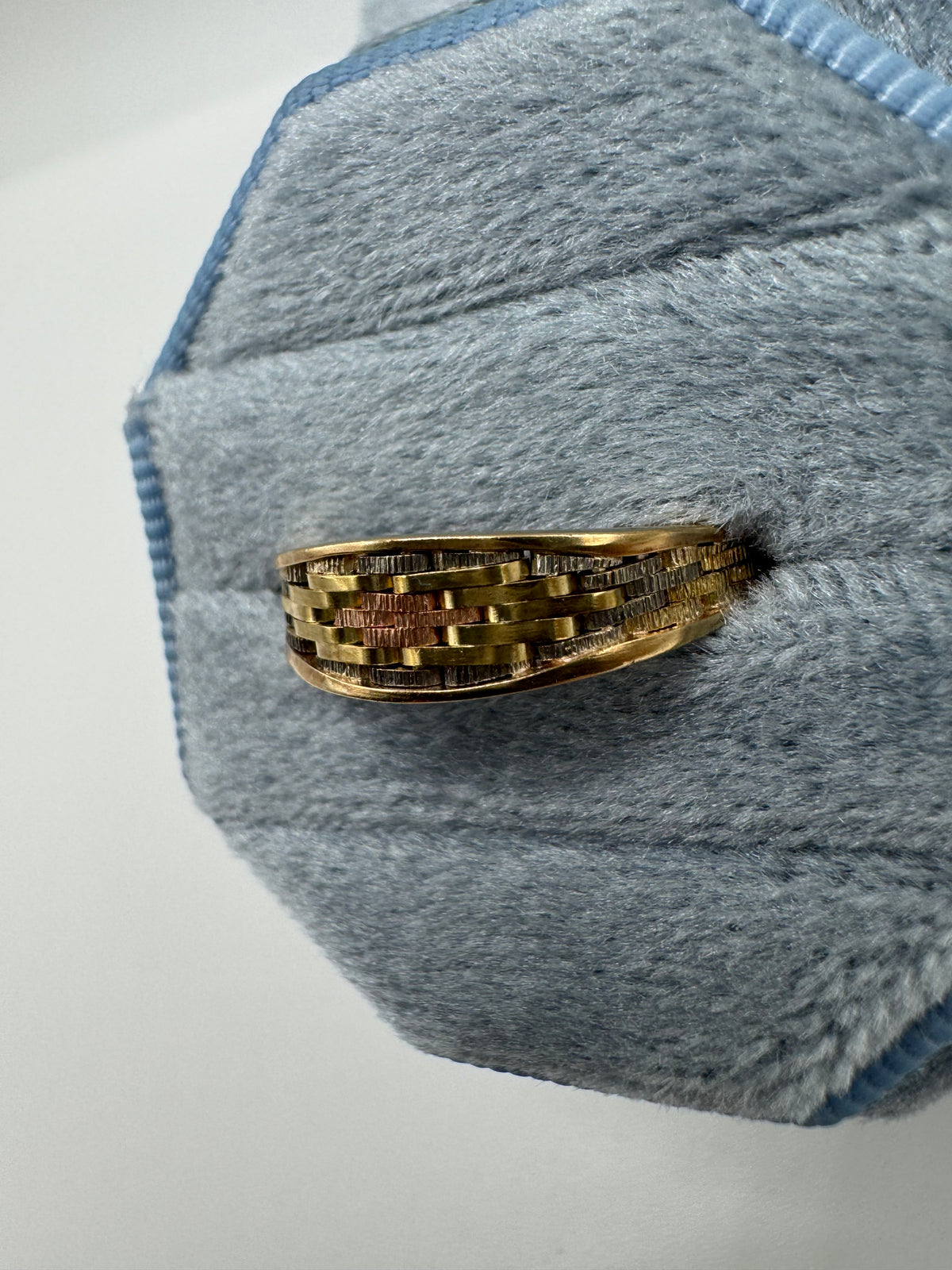 9ct tri-gold ring