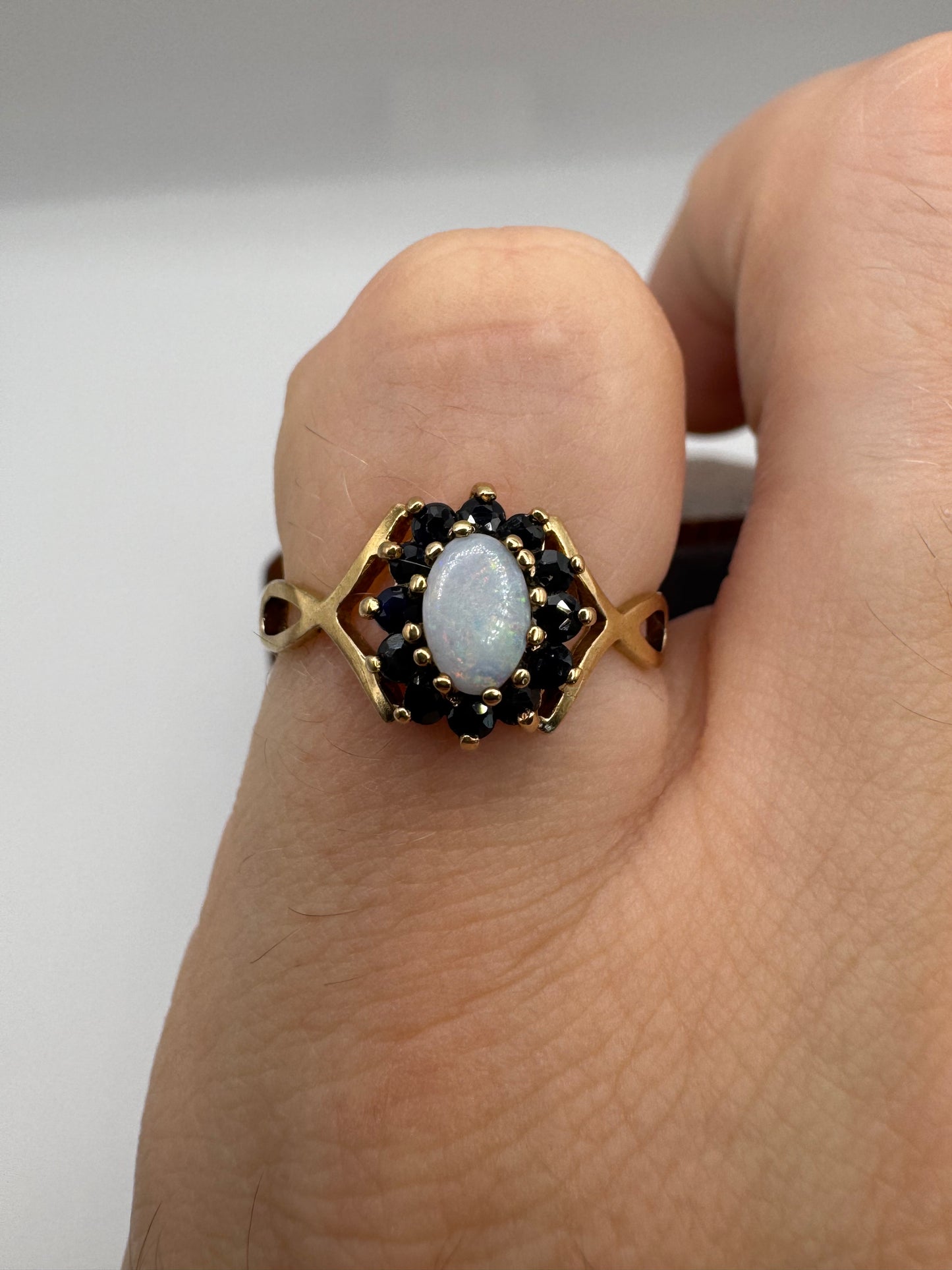 9ct gold opal and sapphire ring