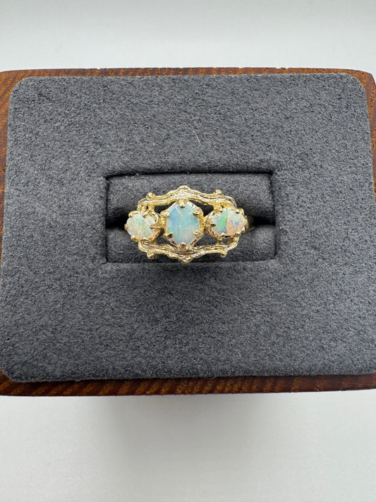 9ct gold opal ring