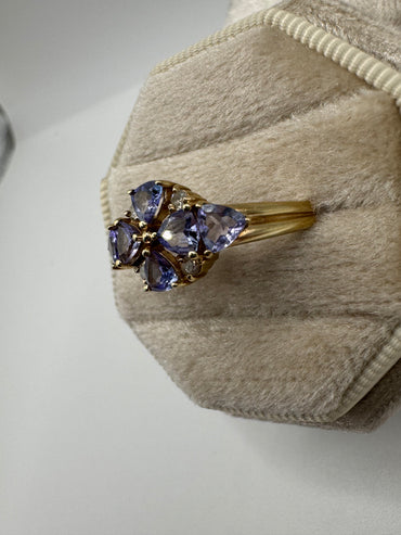 9ct gold tanzanite and diamond ring