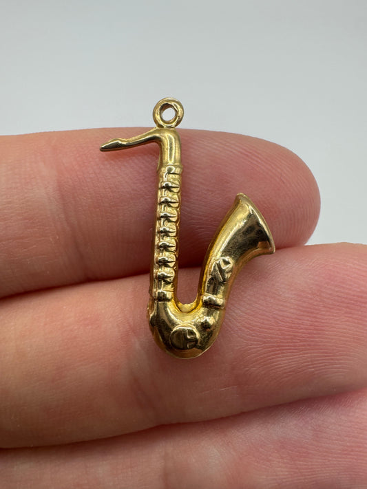 9ct gold saxophone charm