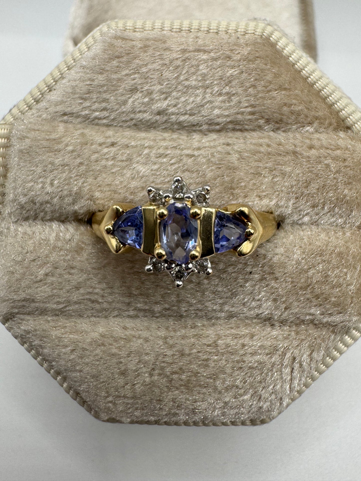 9ct gold tanzanite and diamond ring