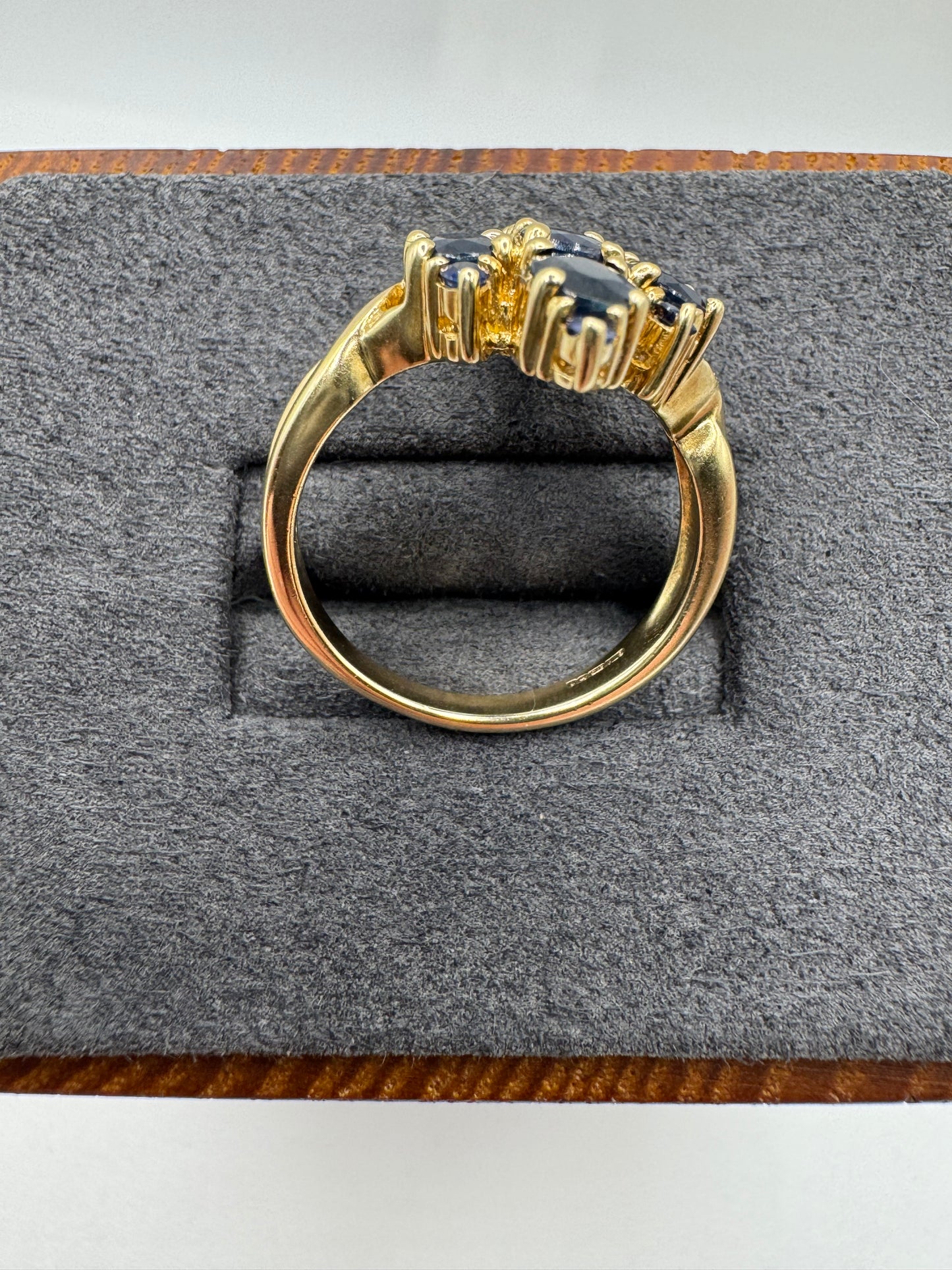 9ct gold sapphire ring