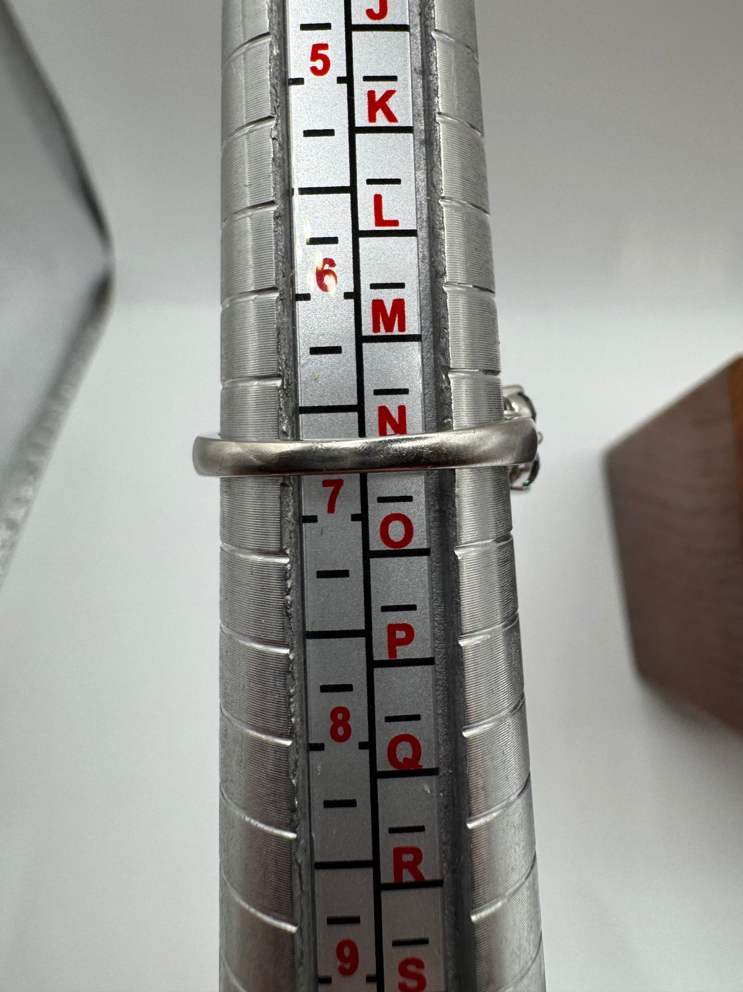 14ct white gold 1.5ct teal and white diamond cluster ring