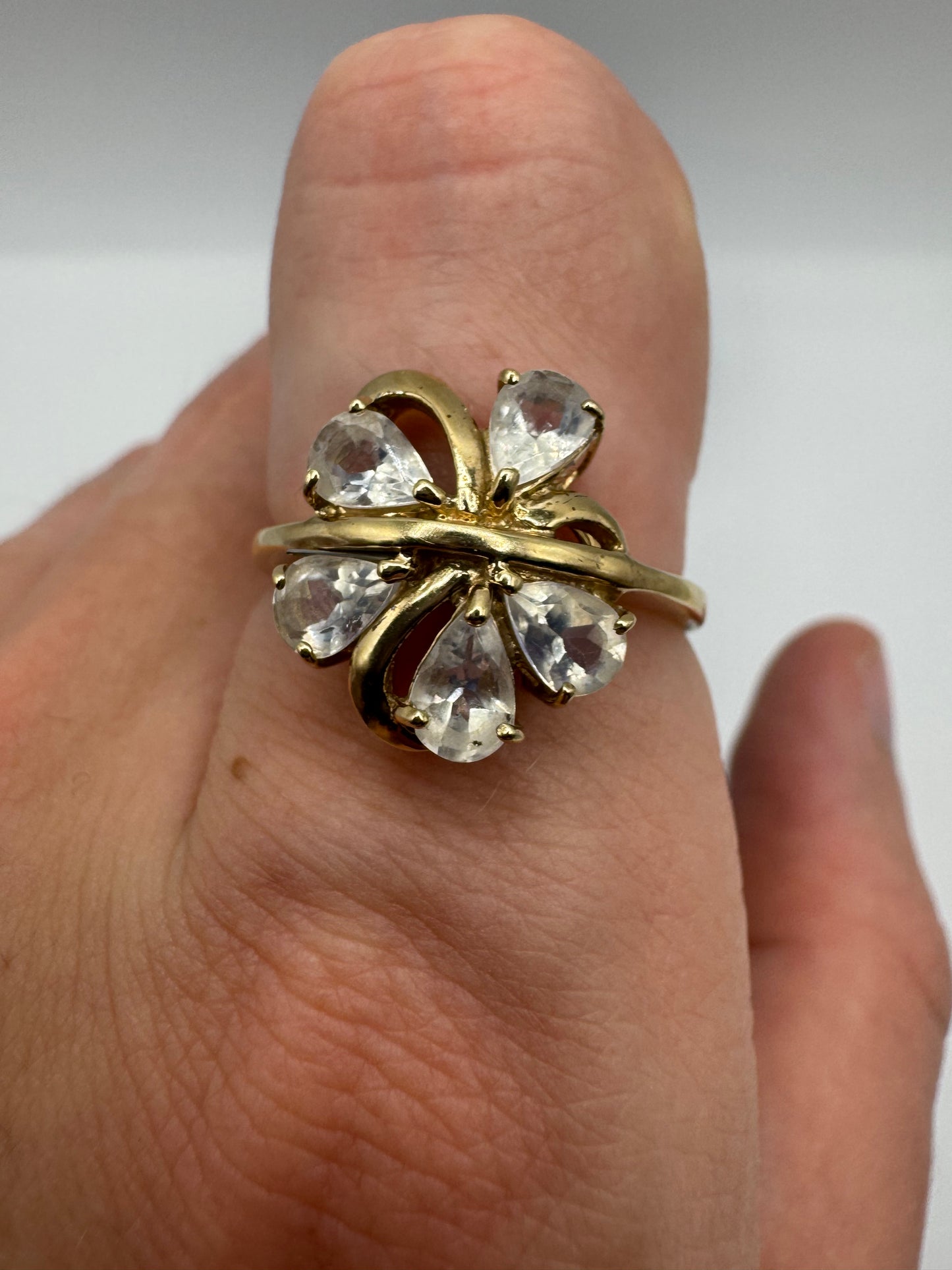 Heavy 9ct gold rainbow moonstone flower ring