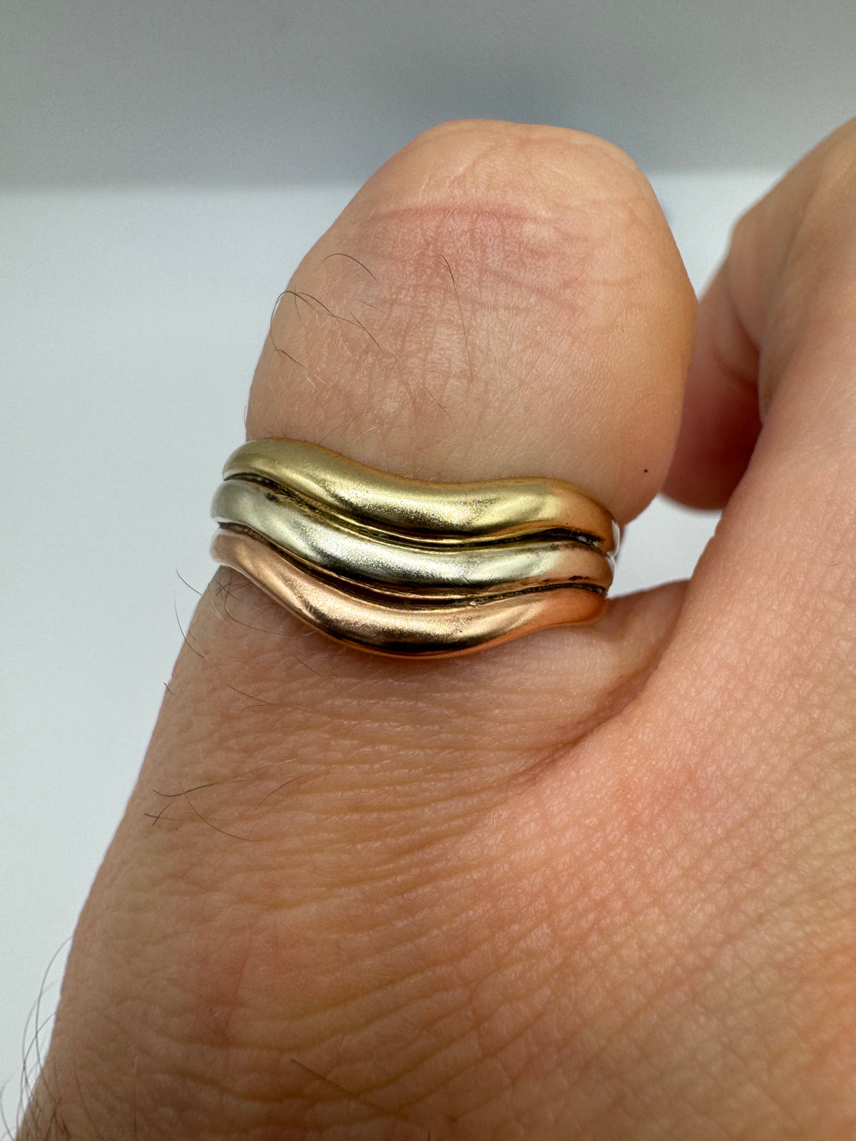 Vintage 9ct tri-gold wishbone ring