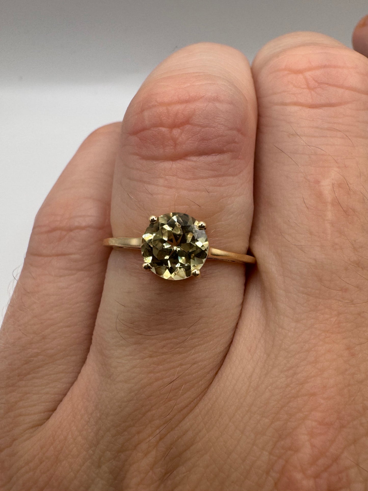9ct gold quartz ring
