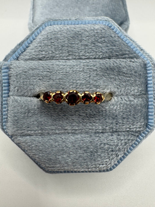 9ct gold garnet ring