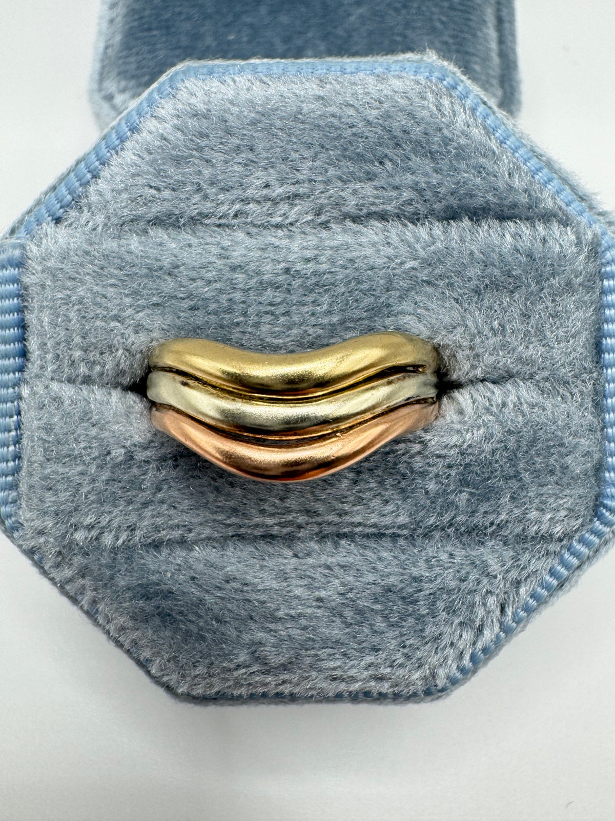 Vintage 9ct tri-gold wishbone ring