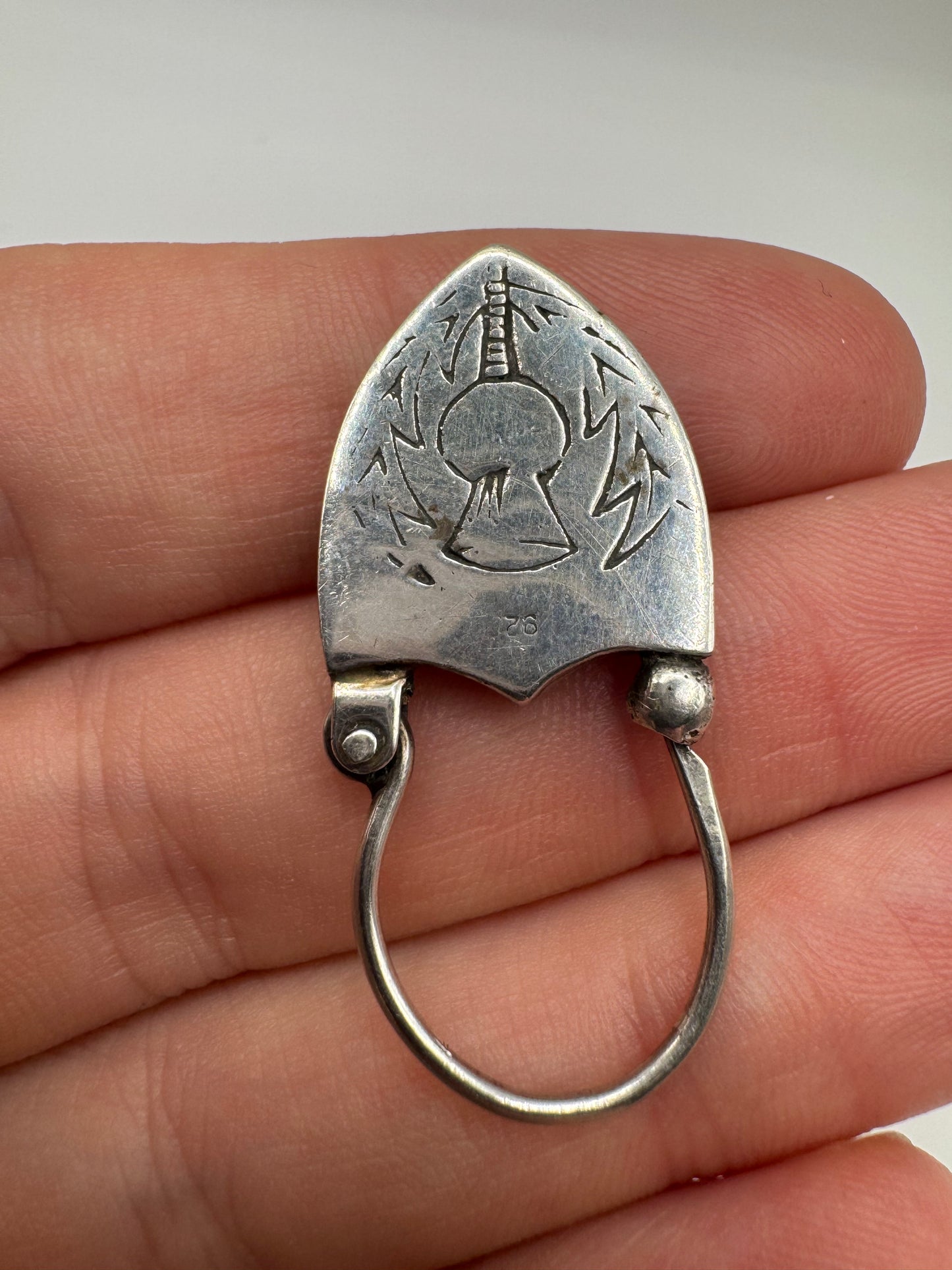 Silver engraved agate padlock