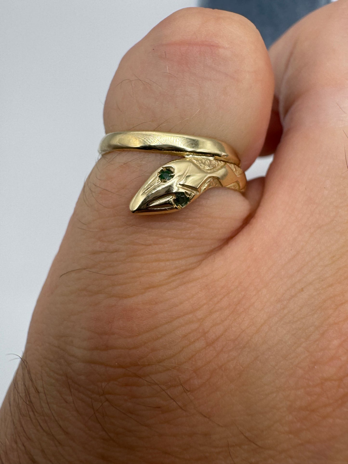 9ct gold emerald snake ring