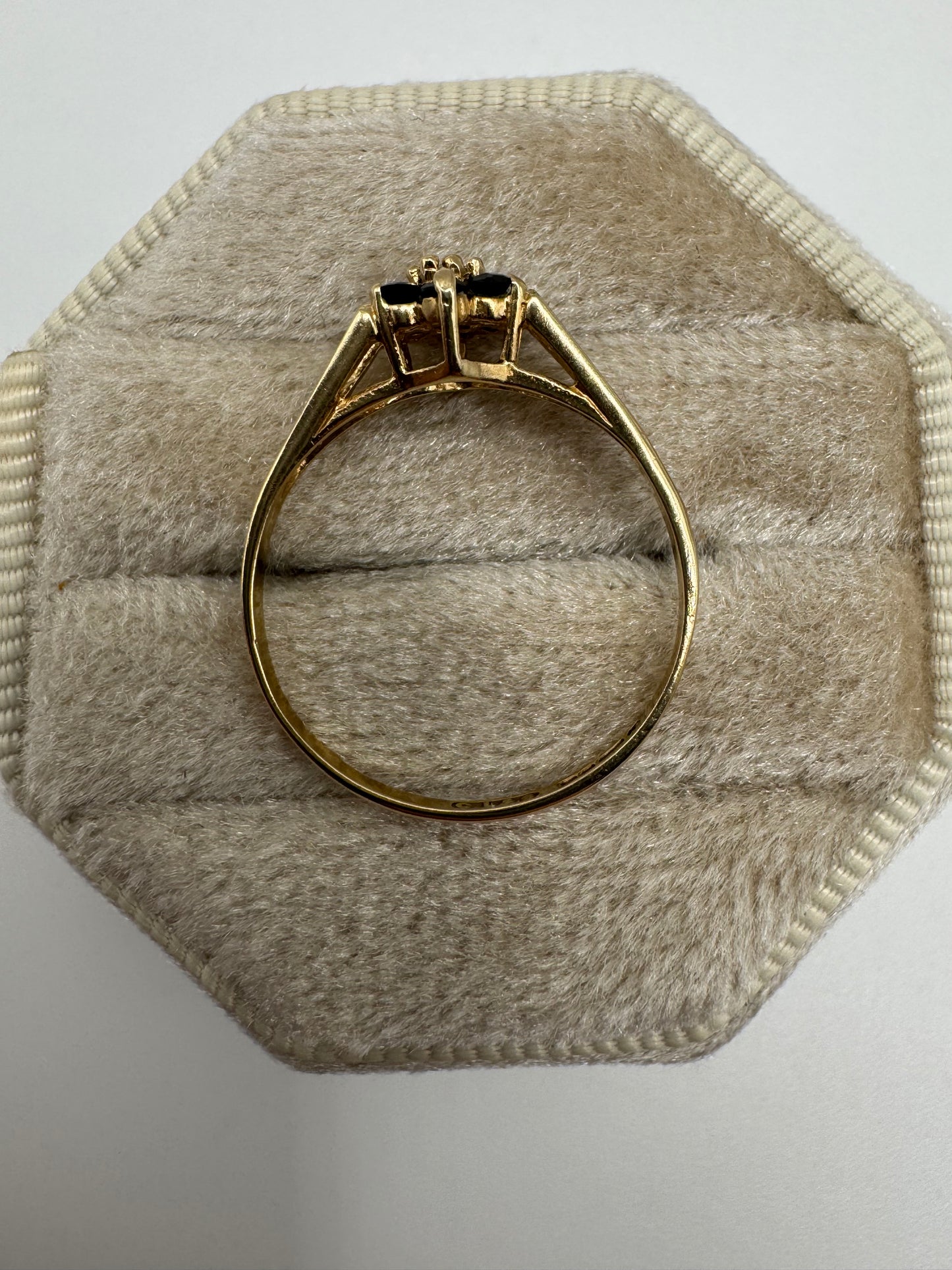 9ct gold sapphire ring