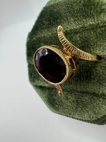 9ct gold garnet ring