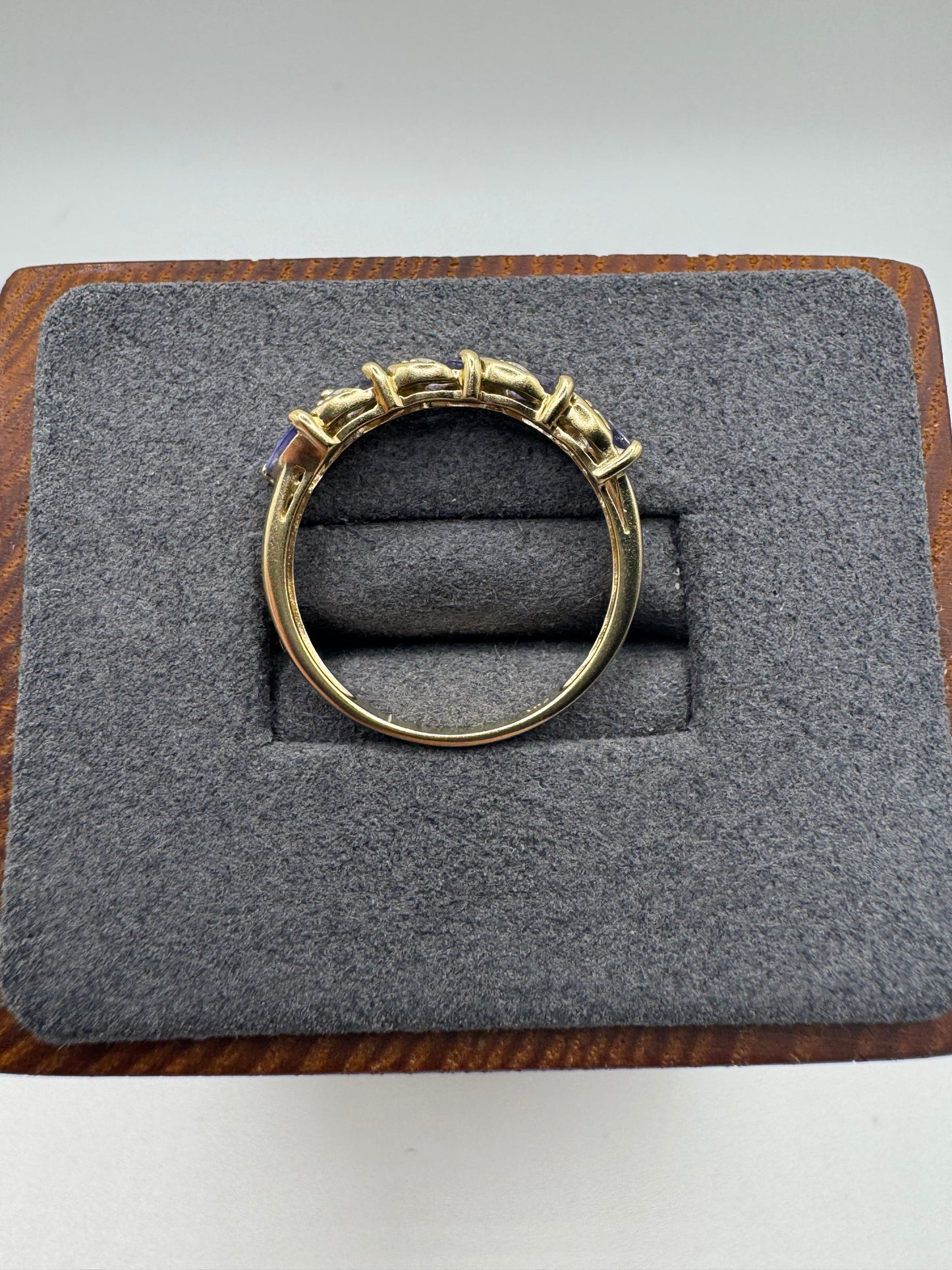 9ct gold tanzanite and diamond ring