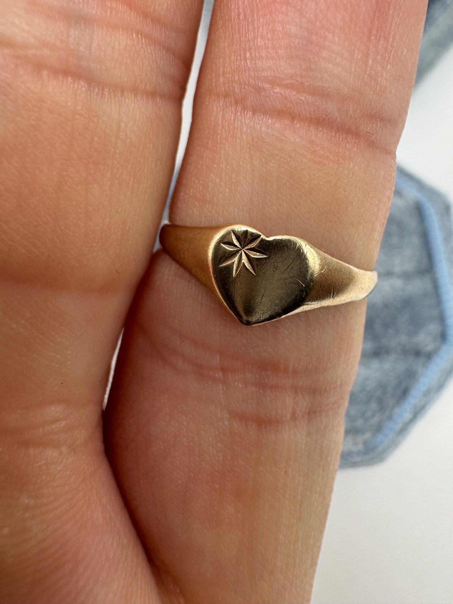 9ct gold heart signet ring
