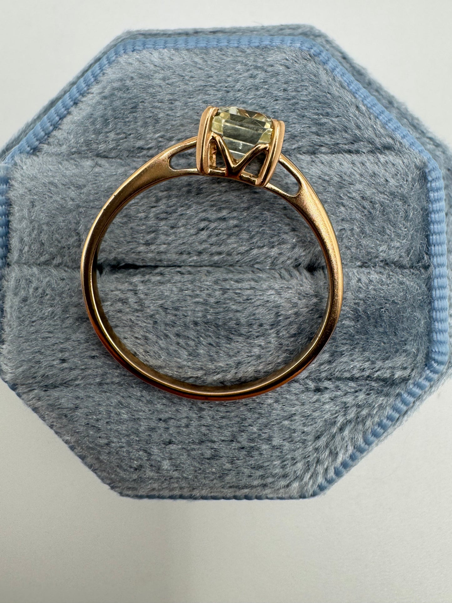 9ct gold quartz ring