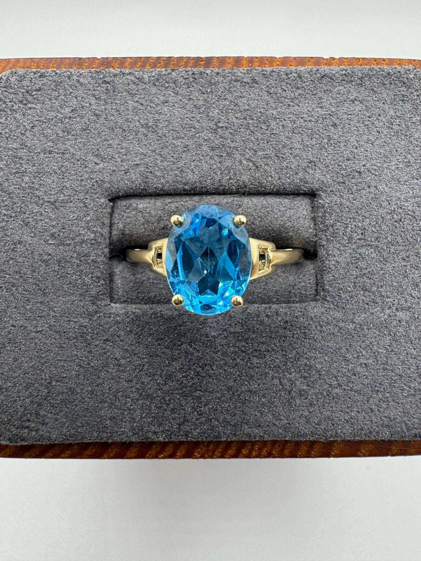 9ct gold blue topaz ring