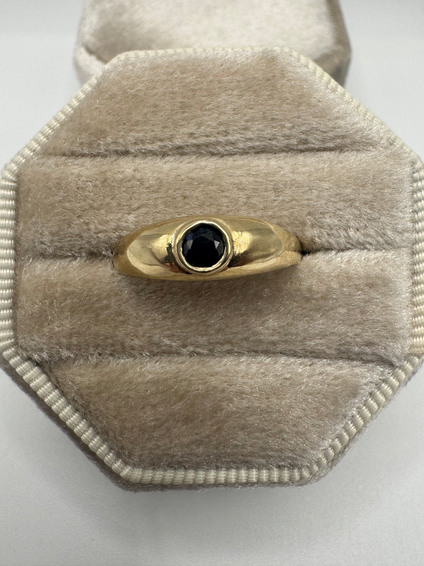 9ct gold sapphire gypsy ring
