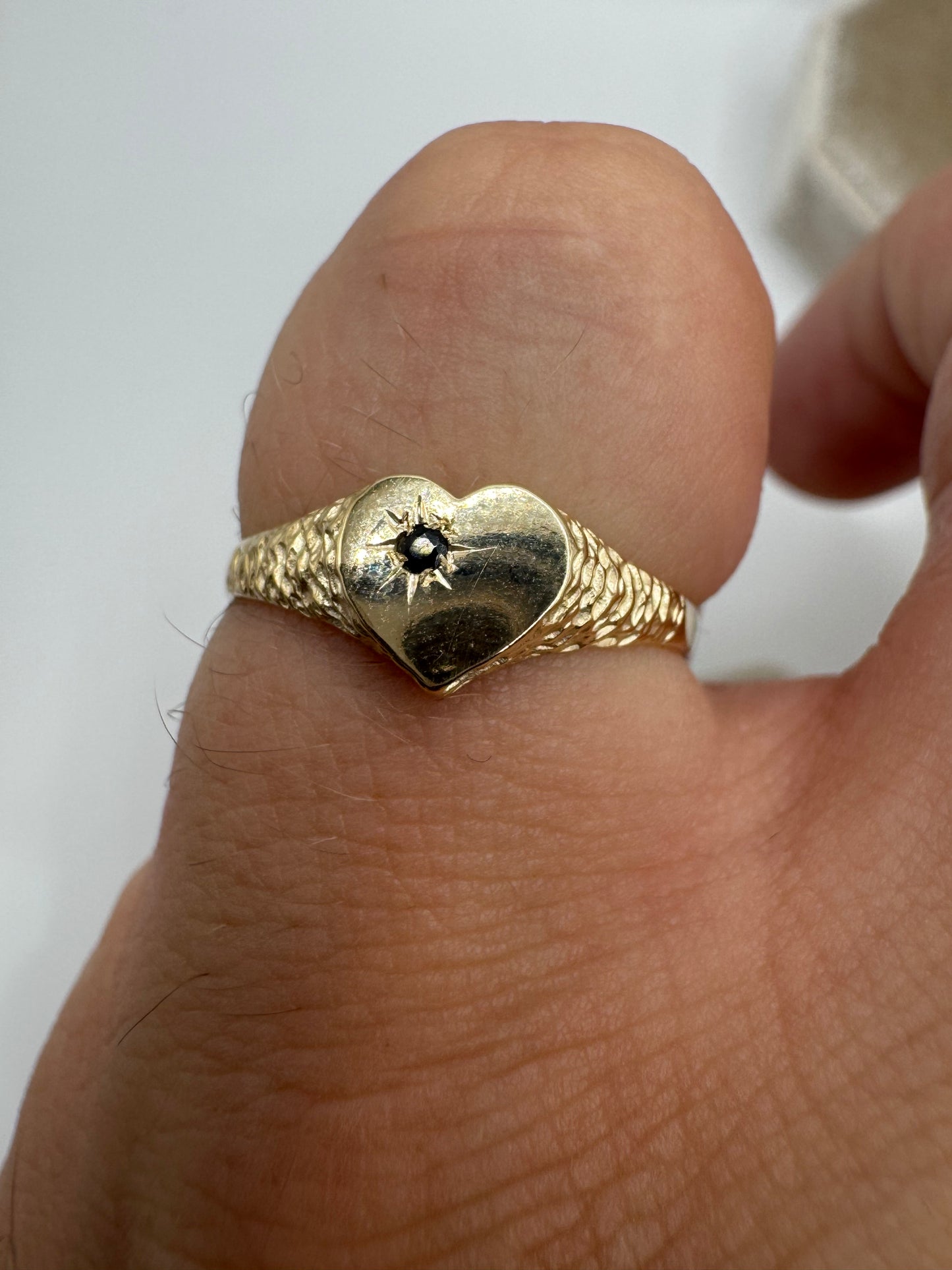 9ct gold sapphire heart signet ring