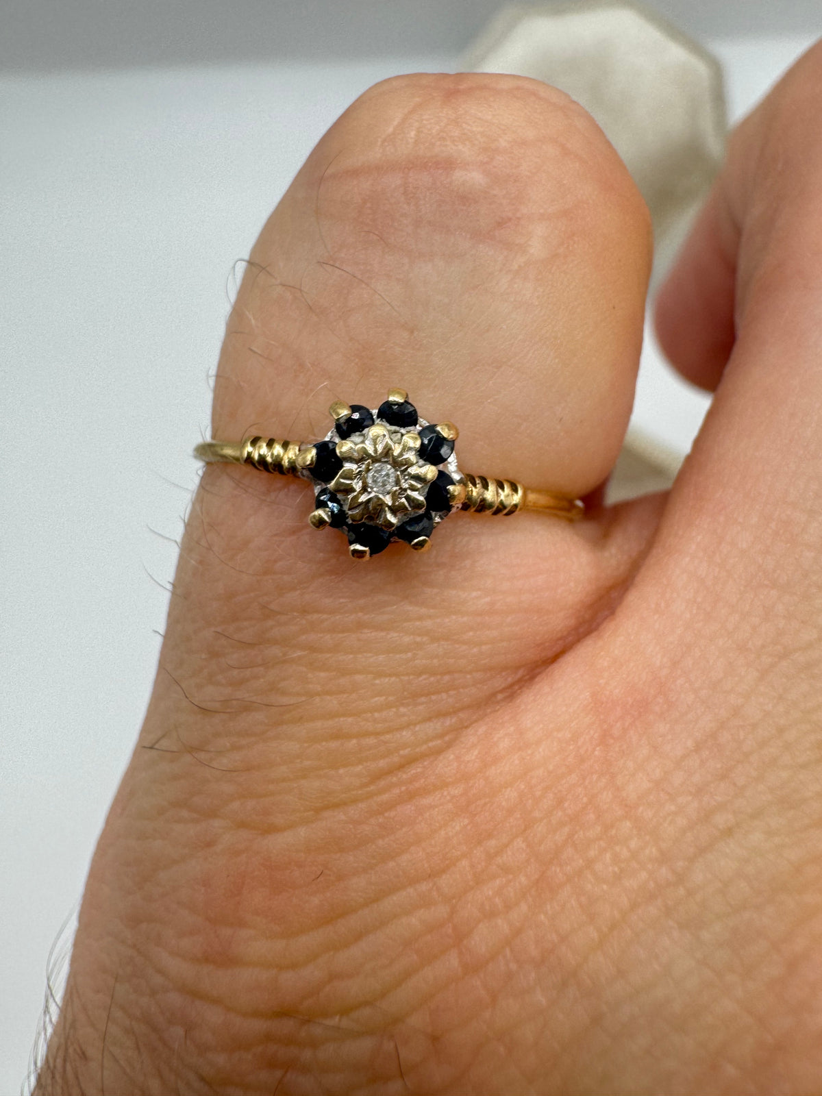 9ct gold sapphire and diamond cluster ring