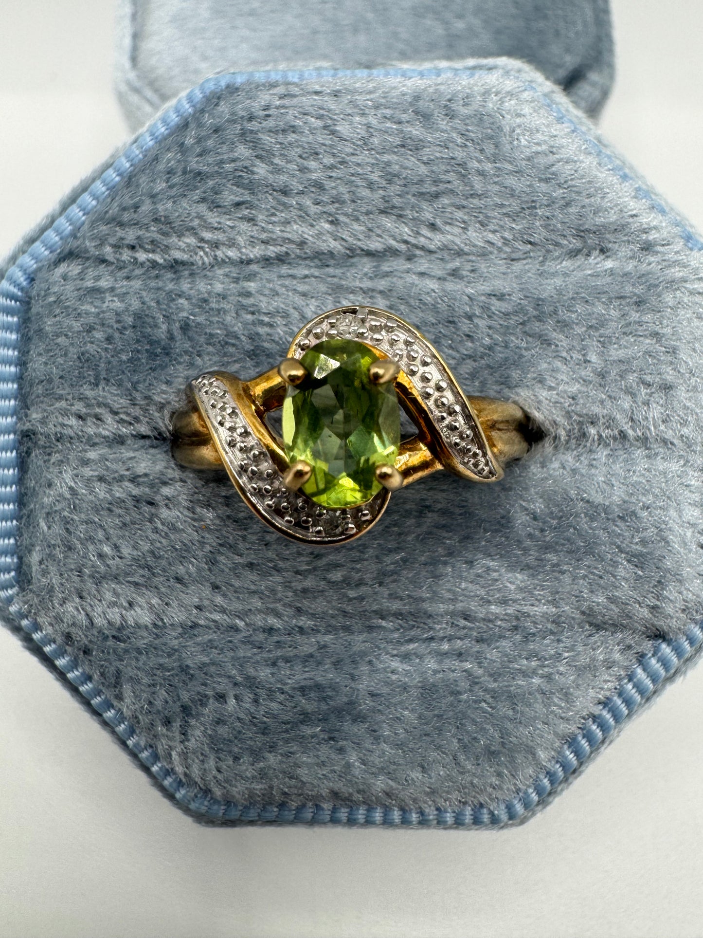 9ct gold peridot and diamond ring