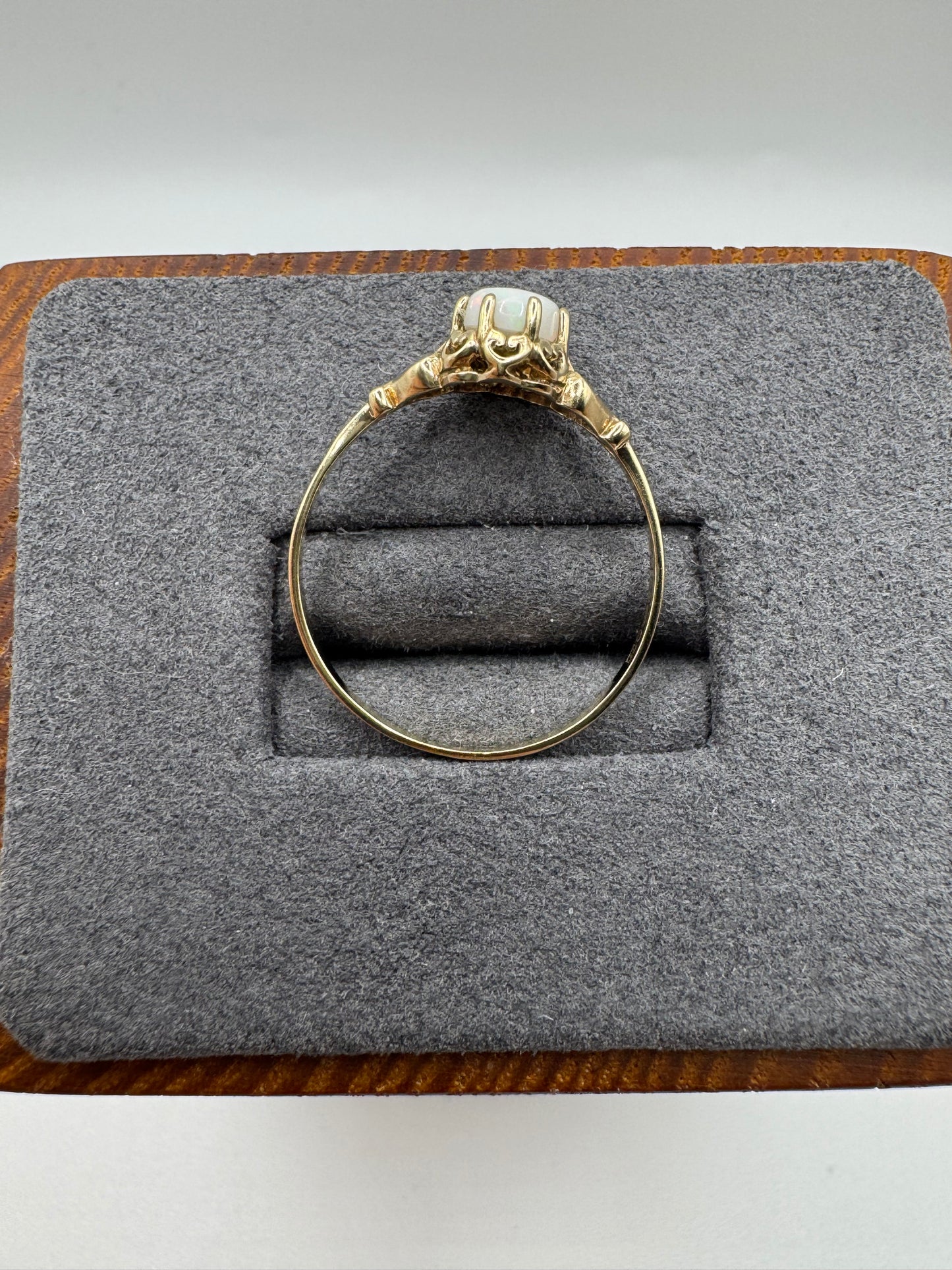 9ct gold opal ring
