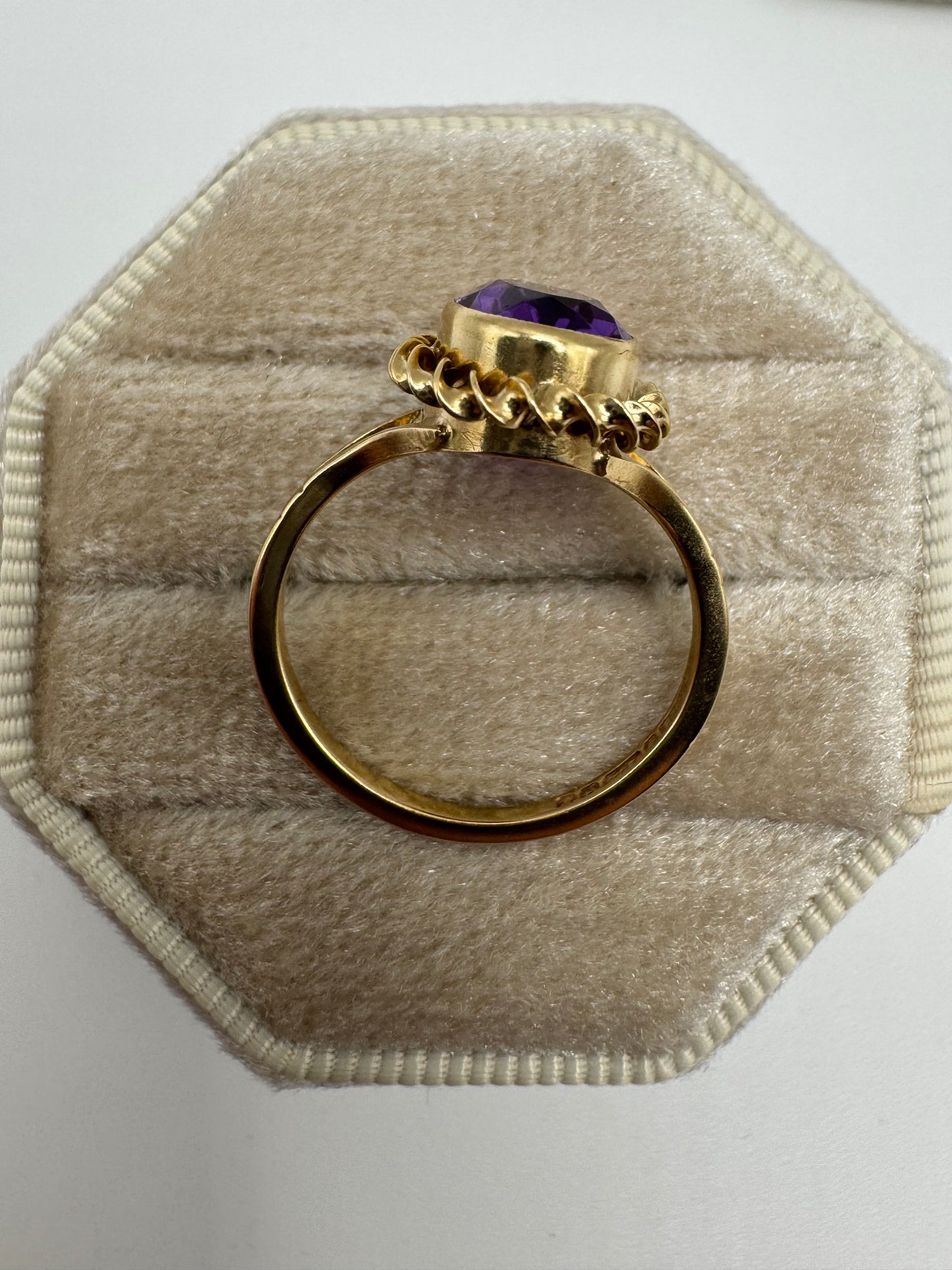 9ct gold amethyst ring
