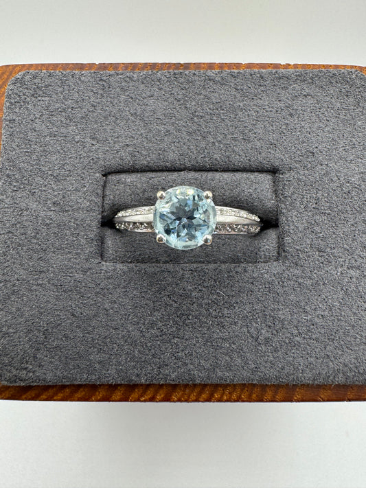 9ct white gold aquamarine and diamond ring