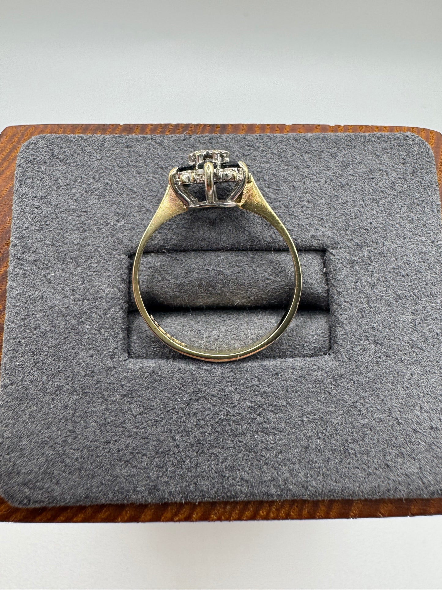 9ct gold sapphire and diamond ring