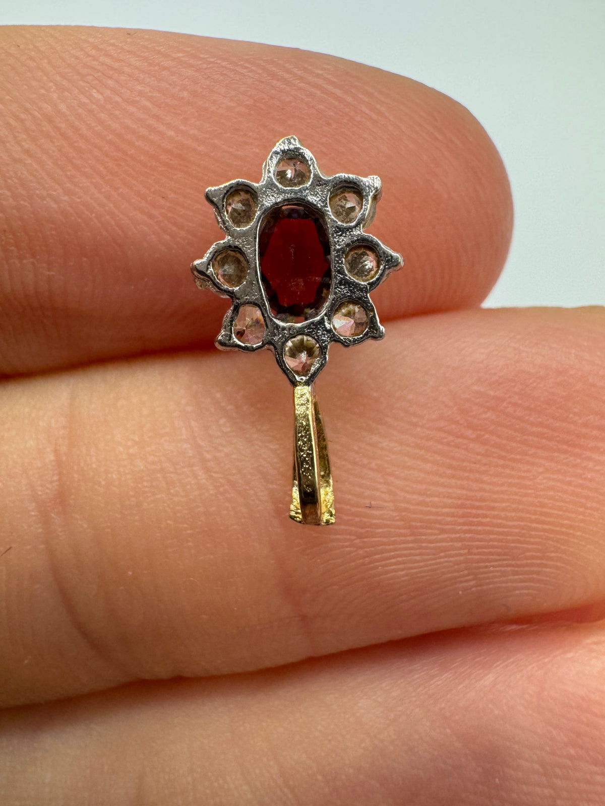 9ct gold garnet and cz pendant