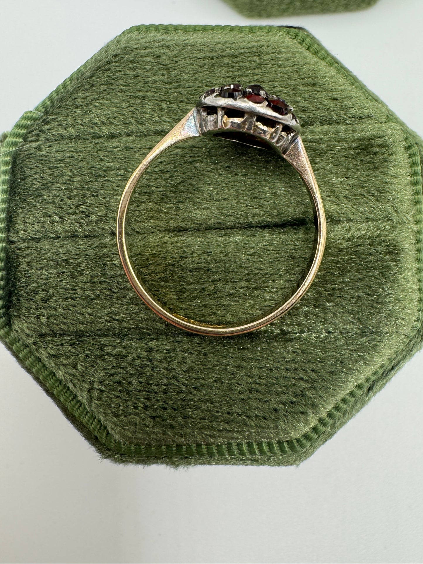 9ct gold and silver garnet cluster ring