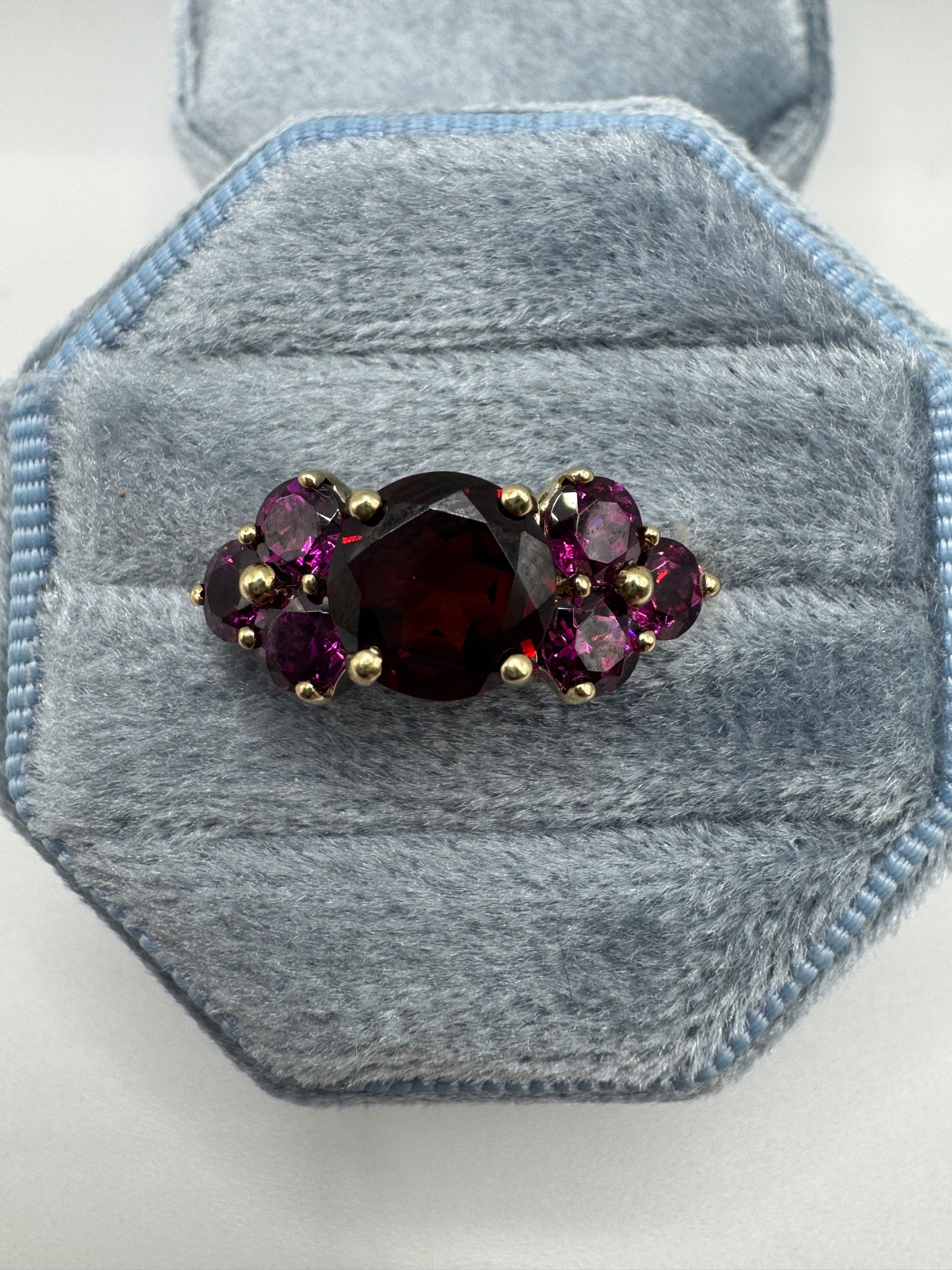 9ct gold garnet cluster ring