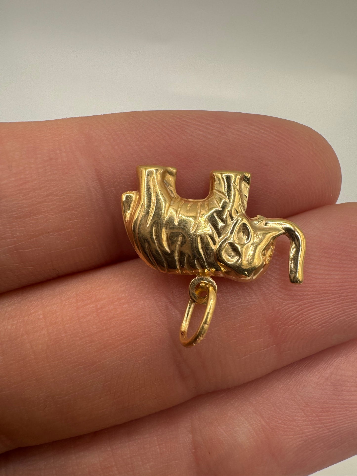 9ct gold elephant charm