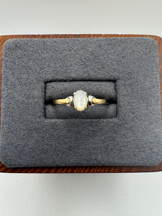 9ct gold mother of pearl ring