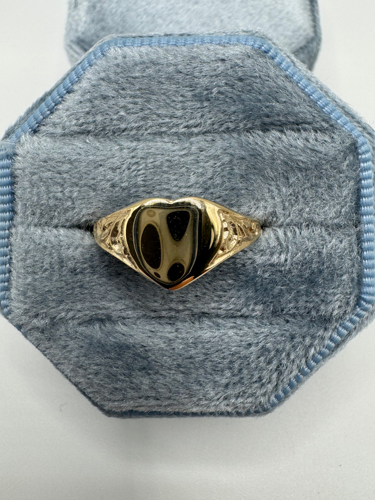 9ct gold heart signet ring