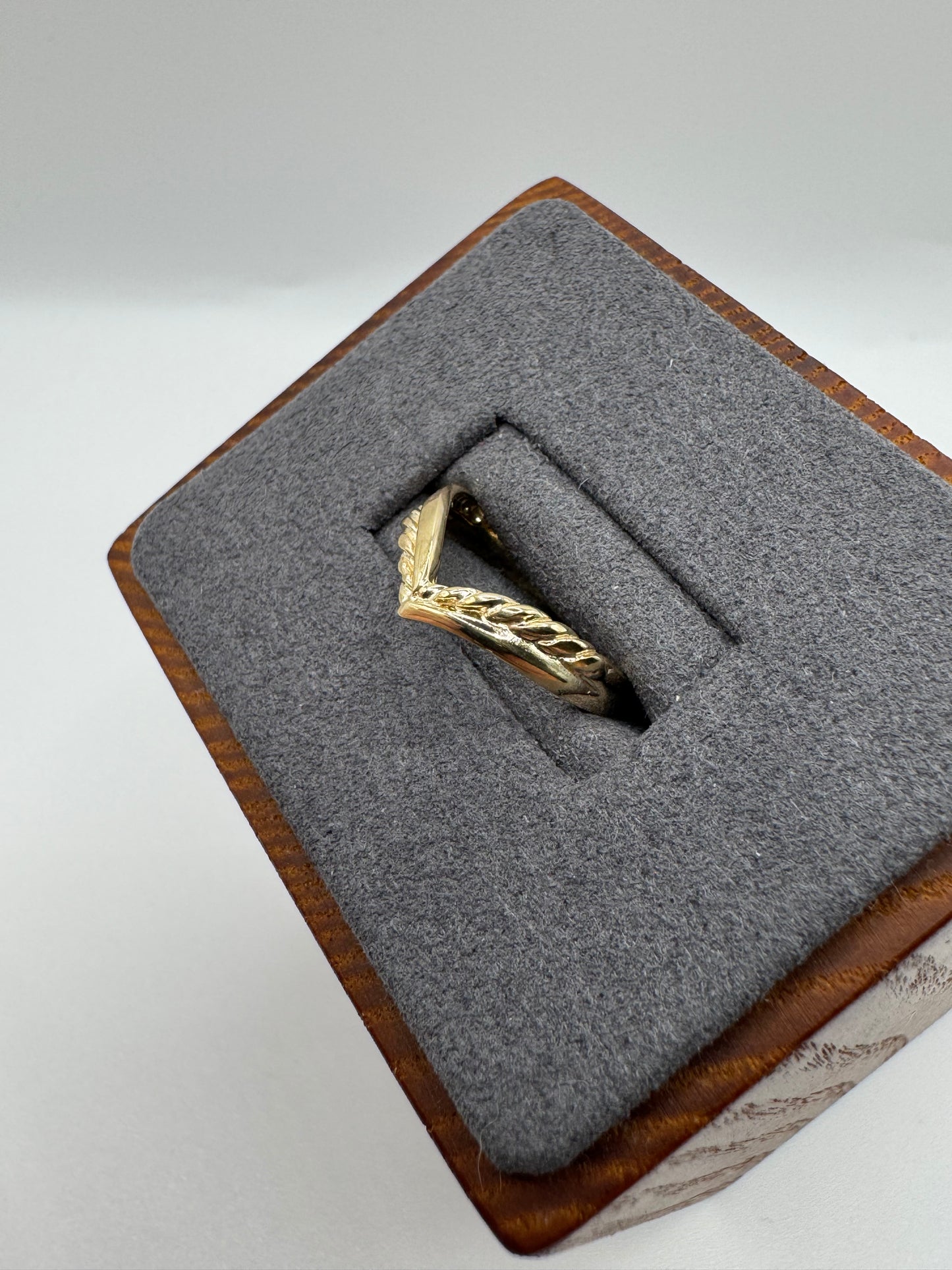 9ct gold wishbone ring
