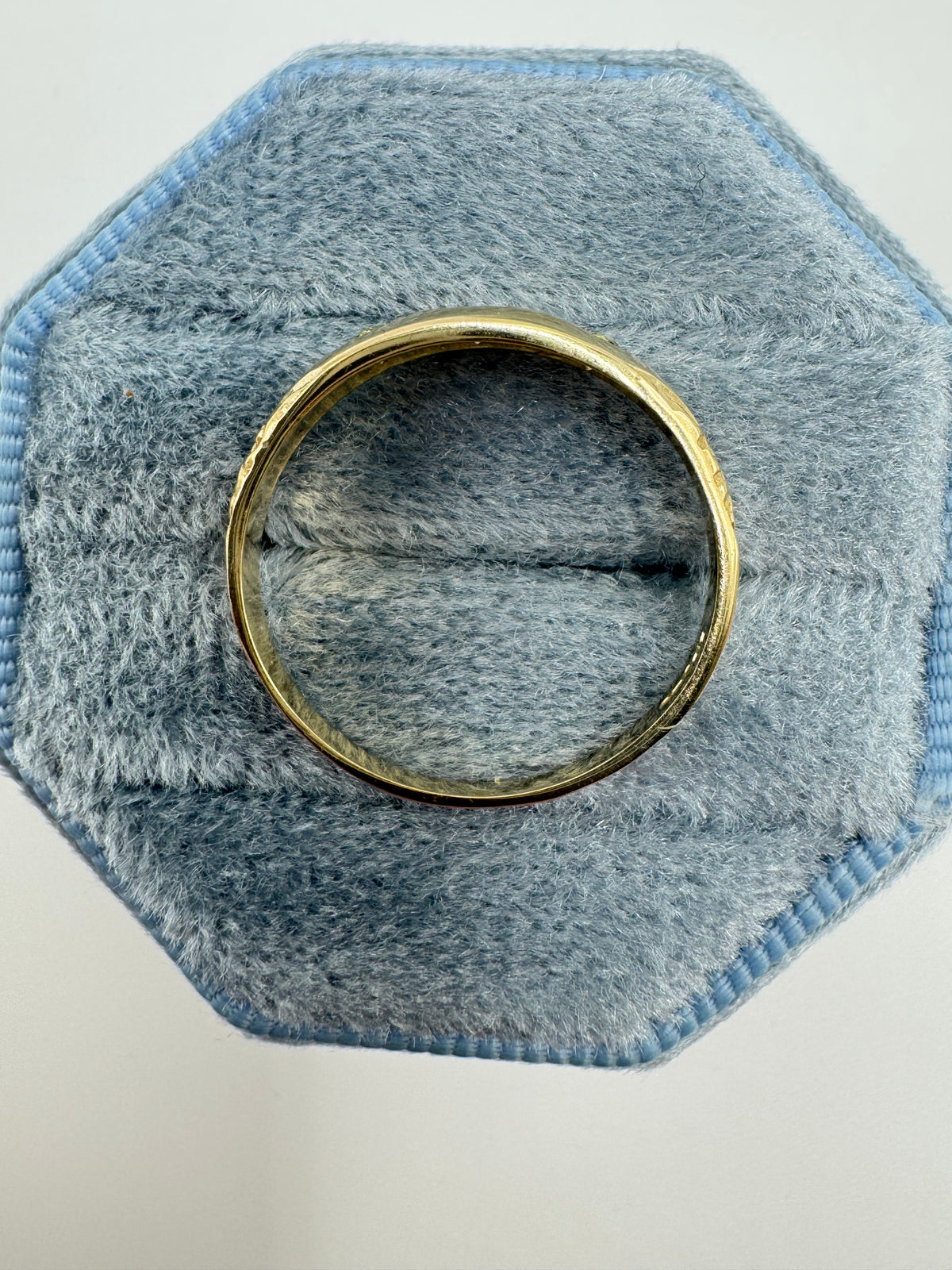 9ct gold engraved peridot gypsy ring